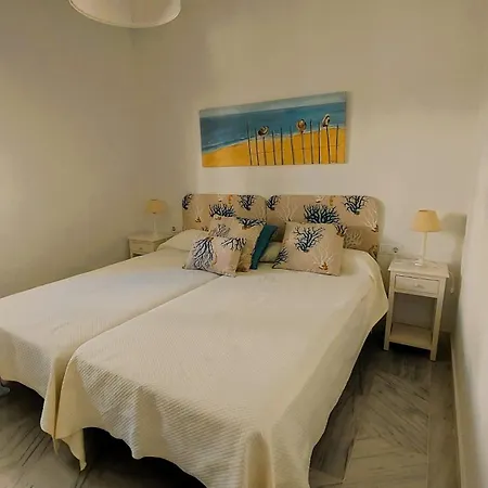 And Golfside In Guadalmina Apartment